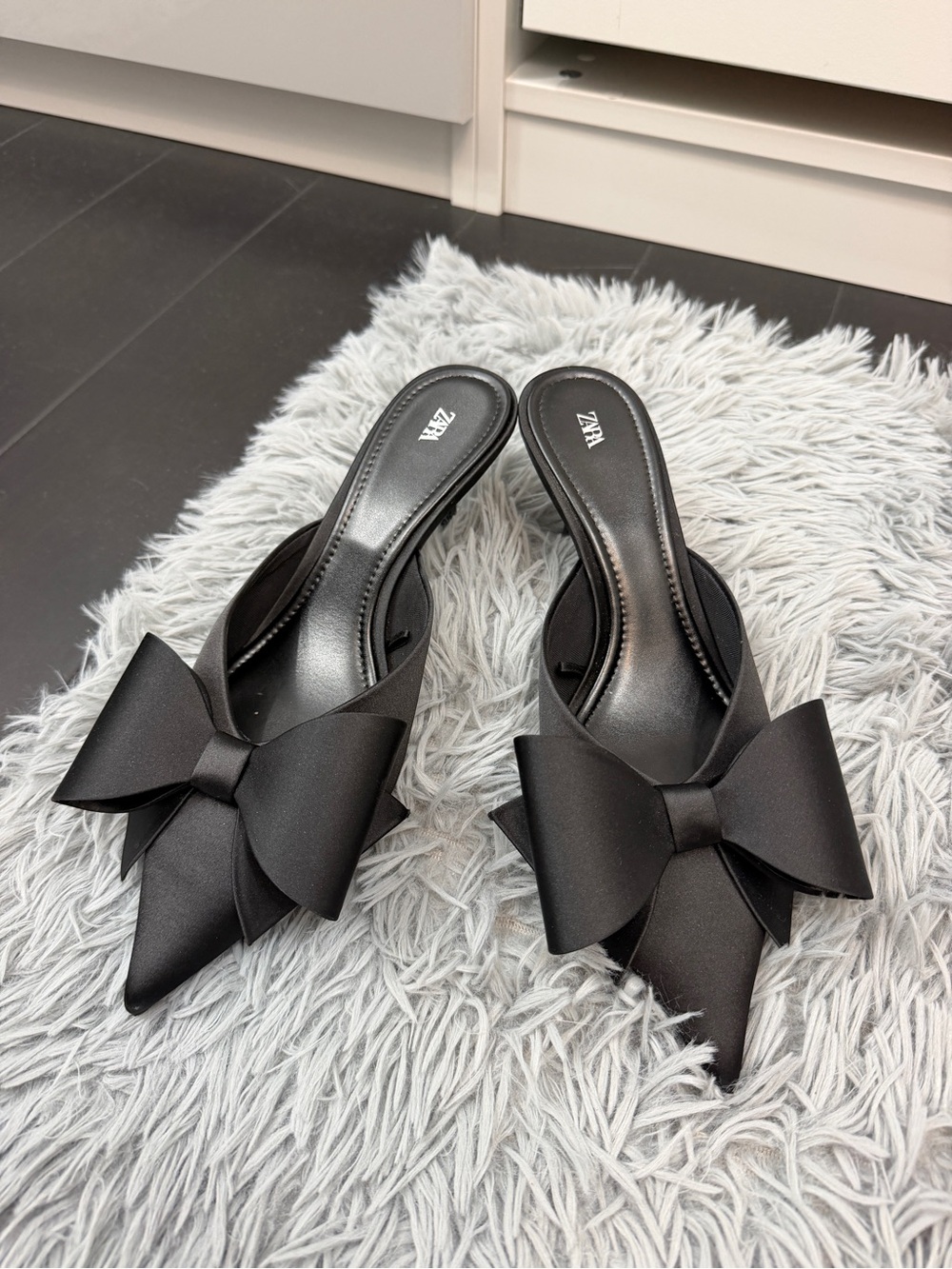 Zara Black Pointed Bow Mule Slides